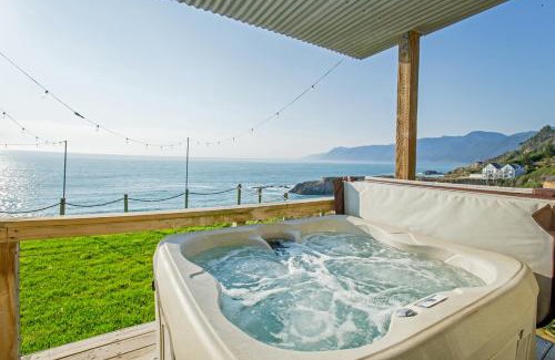 Shelter Cove Apartamento | Magnificent Oceanview by OceanviewHotTubs Oceanfront! Shelter Cove, CA Tesla EV station