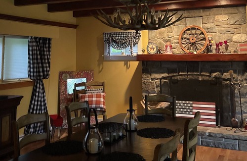 Canadensis Casa | “ Magnificent Pocono Getaway “