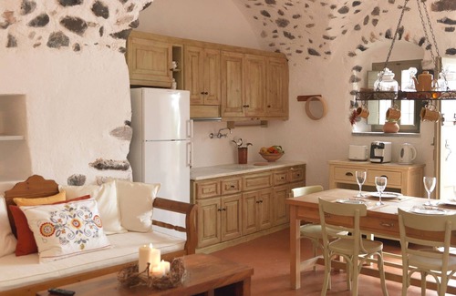 Exo Gonia Villa | Magnificent Santorini Villas | 6 Bedrooms | Zoldyk Houses | Spacious Terrace with Courtyard Views | Exo Gonia