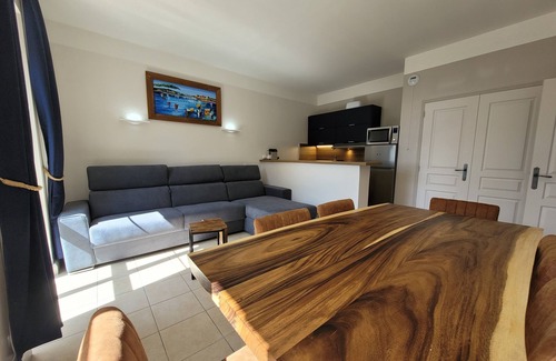 La Croix des Gardes Apartamento | Magnificent Sea View, Swimming Pool, Great Comfort, Air Conditioning and Parking