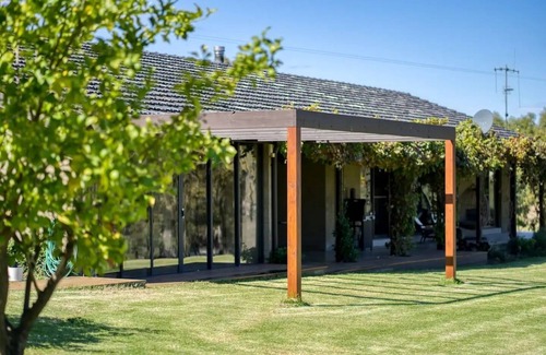Seymour Casa | Magnificent Serene Country Retreat