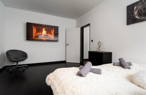 Karlin Apartamento | Magnificent Silver Residence