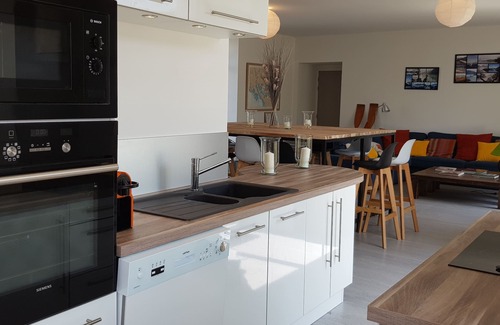 Sarzeau Casa | Casa 5 + 1 dormitorios en el puerto de Logeo, pies en el agua