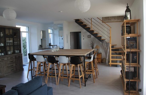 Sarzeau Casa | Casa 5 + 1 dormitorios en el puerto de Logeo, pies en el agua