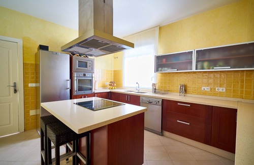 Velez-Malaga Casa | Magnífica Villa con Piscina Junto al Mar, Chilches Costa