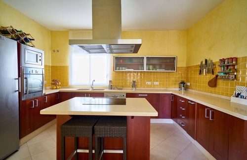 Velez-Malaga Casa | Magnífica Villa con Piscina Junto al Mar, Chilches Costa