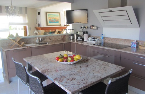 Etel Casa | MAGNIFICA VILLA ETELOISE 200 metros del mar, con piscina climatizada