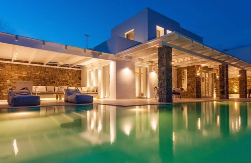 Elia Casa | Magnificent Villa for 14 persons, Gym, Pool, Close to Beach, Parking, Jacuzzi