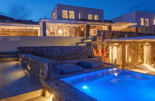 Elia Casa | Magnificent Villa for 14 persons, Gym, Pool, Close to Beach, Parking, Jacuzzi