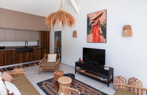 Leon Villa | Magnificent villa with garden not overlooked