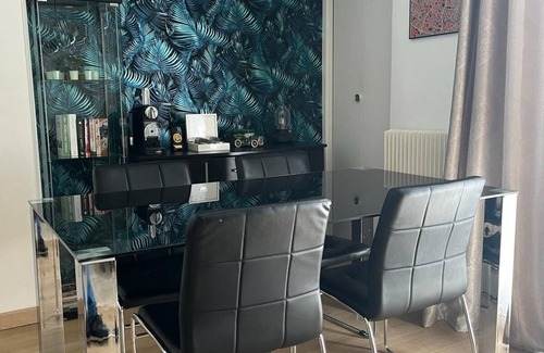 Rueil-Malmaison Apartamento | Magnifique Appartement 2 Chambres Proche de Paris