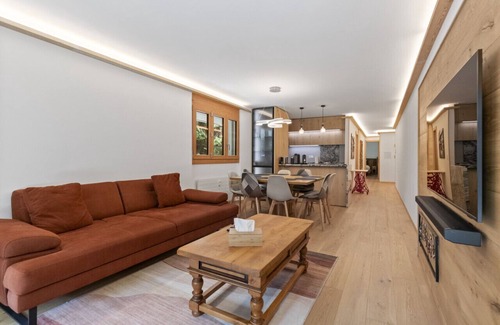 Noes Apartamento | Magnifique Appartement Rénové Type Chalet Avec Piscine Intérieure Chauffée
