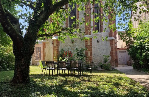Montargis Casa | Magnifique Chapelle Entièrement Rénovée en Cœur de Ville Pour 8 Personnes