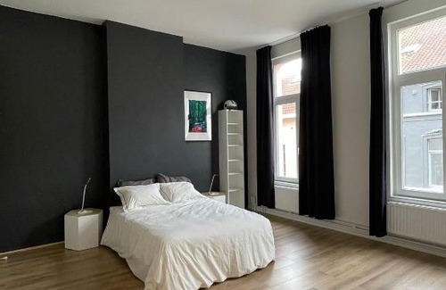Postel Apartamento | Magnifique duplex situé place Flagey