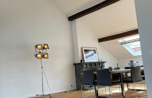 Postel Apartamento | Magnifique duplex situé place Flagey