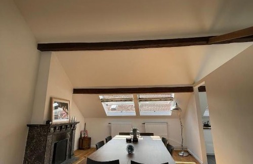 Postel Apartamento | Magnifique duplex situé place Flagey