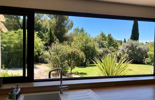 Pernes-les-Fontaines Villa | Magnifique Villa Contemporaine de 200 m2, Piscine Privée Dans un Cadre Idyllique