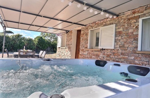 Le Luc Casa | Magnifique Maison Avec Jardin et Jacuzzi