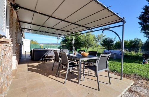 Le Luc Casa | Magnifique Maison Avec Jardin et Jacuzzi