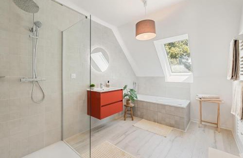Montigny Casa | Magnifique Maison, Spacieuse & Élégante - 5 chambres, terrasse & Parking