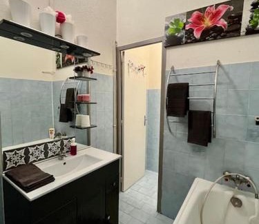 Les Arceaux Apartamento | Magnifique T3 au Centre Ville - Immeuble particulier