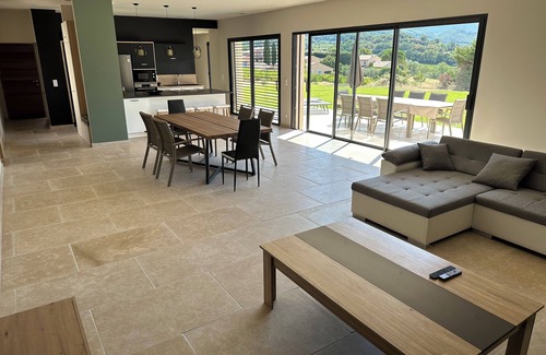 Seguret Villa | Magnifique Villa Neuve Avec vue sur les Dentelles de Montmirail!
