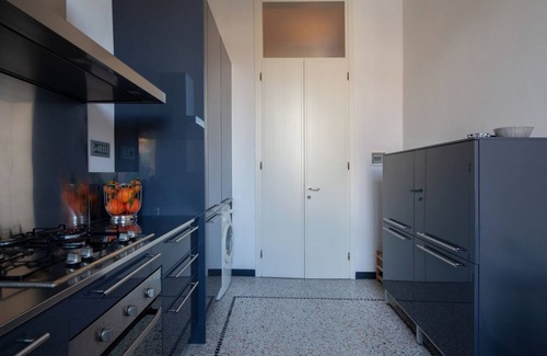Lerici Apartamento | Magnolia Apartment · Historic Seaview Apart. with free Priv. Parking