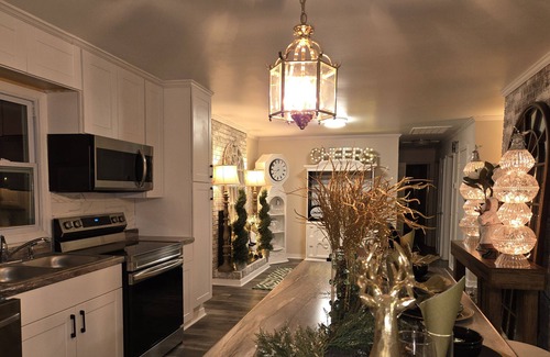 Summerfield Casa | MAGNOLIA Charming 2-bedroom farmhouse in lovely Summerfield, NC with AC, WiFi.