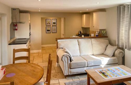Carlton Miniott Casa | Magnolia Cottage