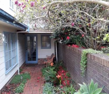 Croydon North Casa | Magnolia Cottage- wineries, main street, station