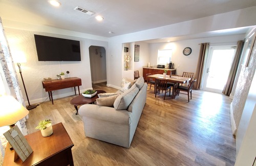 St. Petersburg - Clearwater Casa | Magnolia home in the heart of Saint Petersburg