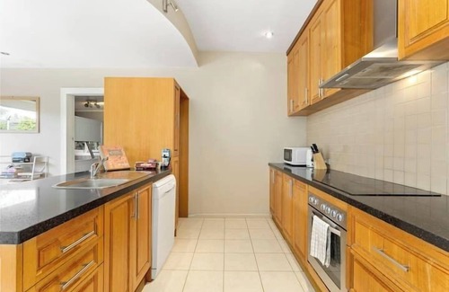 West Launceston Casa | Magnolia House: Near the Cataract Gorge & Parking