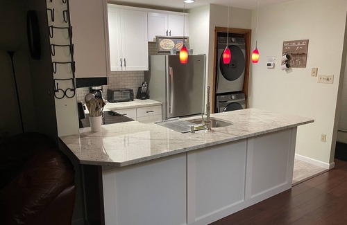 East Stroudsburg Casa | Todas las estaciones, aventura y tranquilidad; Todos aquí. Esquí, Jacuzzi, Piscinas.