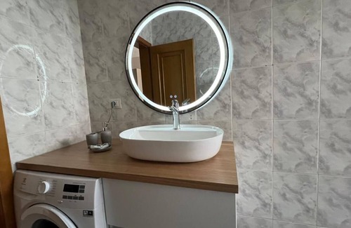 Tirana Apartamento | Magnolia's, Cozy 2-bedroom apartment in lovely Tiranë with WiFi, AC
