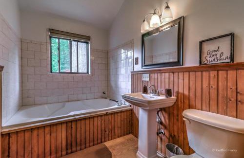 Canadensis Casa | Magnolia Streamside Resort