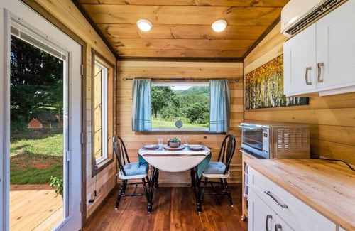 Wildwood Casa | Magnolia Tiny Home - Hot Tub and Mountain Views