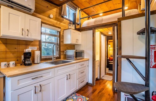Wildwood Casa | Magnolia Tiny Home - Hot Tub and Mountain Views