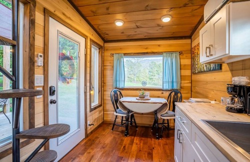 Wildwood Casa | Magnolia Tiny Home - Hot Tub and Mountain Views