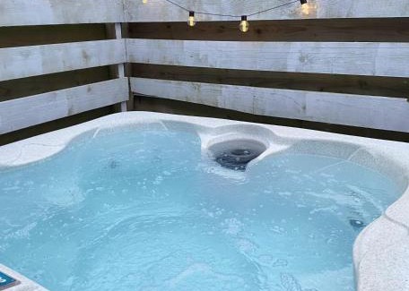 Warminster Casa | Magpie 4 Hot Tub Huntersmoon-Warminster-Bath-Salisbury
