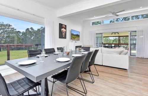 North Rothbury Casa | Magpie Three- Two for Joy Estate. 2.5 Bathrooms sleeping 6