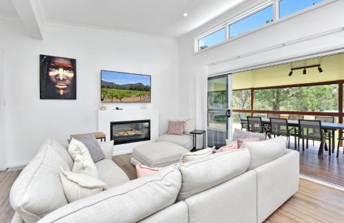 North Rothbury Casa | Magpie Three- Two for Joy Estate. 2.5 Bathrooms sleeping 6