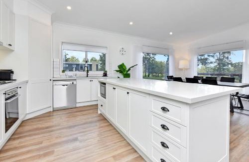 North Rothbury Casa | Magpie Three- Two for Joy Estate. 2.5 Bathrooms sleeping 6