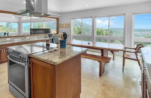 Hawaii Kai Casa | * 10% de descuento en estancias ahora-6/30 * Makani Lani-Hawaii Kai Luxury 5BR, 3 baños, con piscina privada