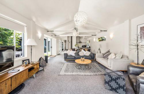 Waitahanui Casa | Mahuta Maison - Lake Taupo Holiday Home