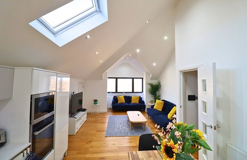 Maidenhead Apartamento | Maidenhead Stylish Top Floor Three Bedroom Apartment
