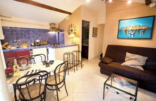 Le Suquet Apartamento | Maillot-0008-Provençal charm inside and outside