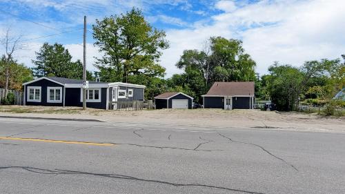 Wasaga Beach Apartamento | Main Beach River Retreat - Wasaga Beach 1 - Main Strip - 93 Mosley St