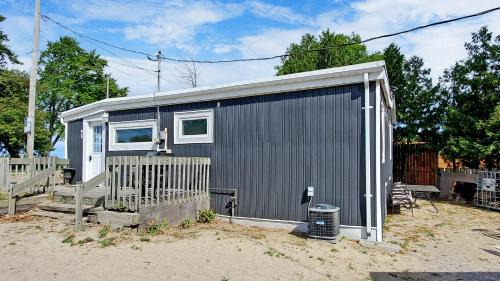 Wasaga Beach Apartamento | Main Beach River Retreat - Wasaga Beach 1 - Main Strip - 93 Mosley St