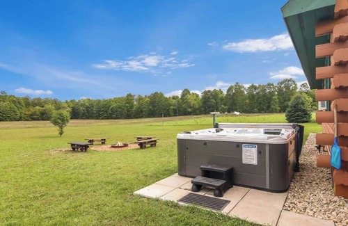 Beulah Cabina | Main Cabin Only Close to Crystal Mt with Hot Tub