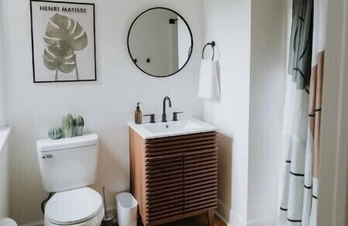 Chambersburg Apartamento | Main St Modern Suite Free laundry, Near hospital